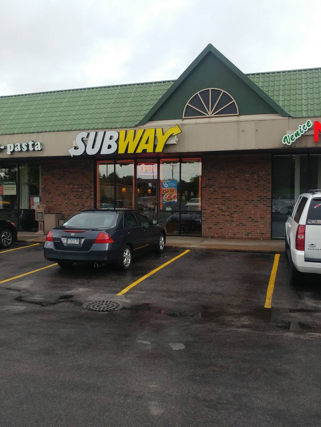 Subway | restaurant | 6209 Dell Rd, Eden Prairie, MN 55346, USA | 9529344655 OR +1 952-934-4655