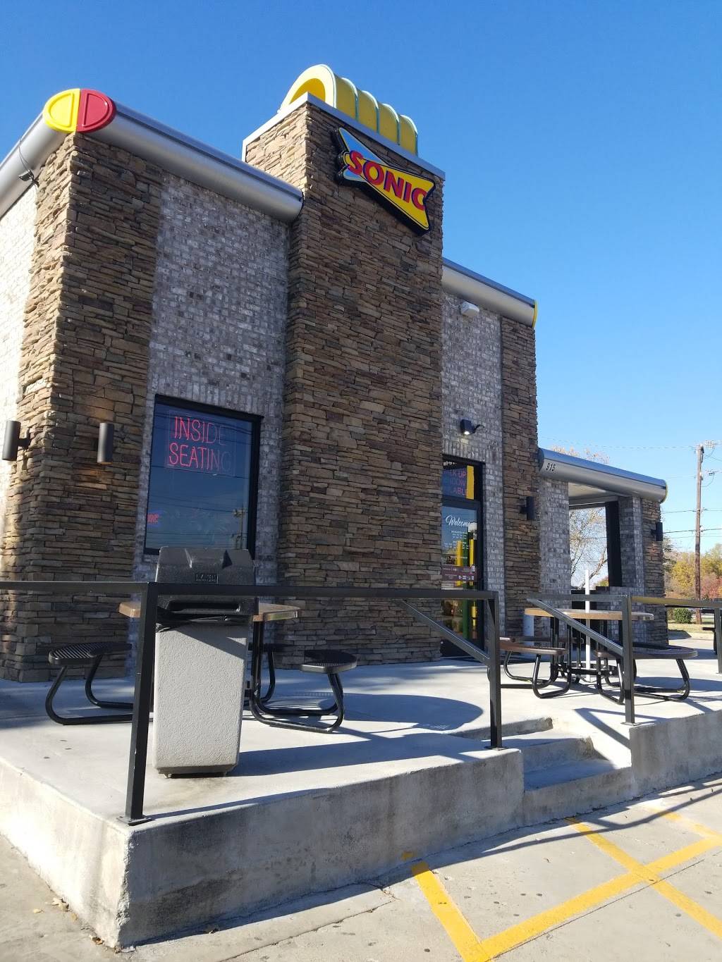 Sonic Drive-In | restaurant | 915 Summit Ave, Greensboro, NC 27405, USA | 3363780020 OR +1 336-378-0020