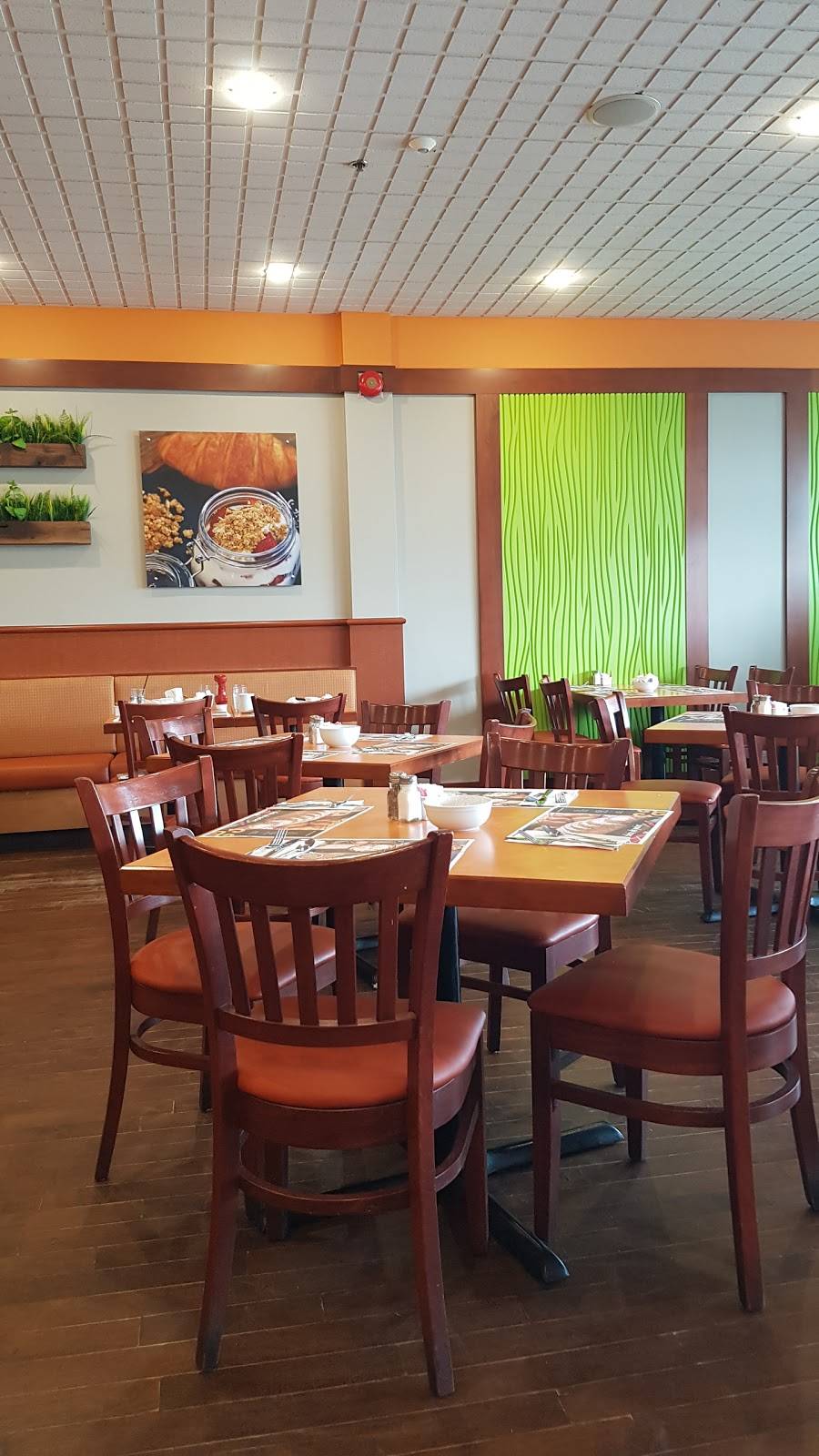 Ben & Florentine | restaurant | 1928 Boulevard Thimens, Saint-Laurent, QC H4R 2K2, Canada | 5149568888 OR +1 514-956-8888