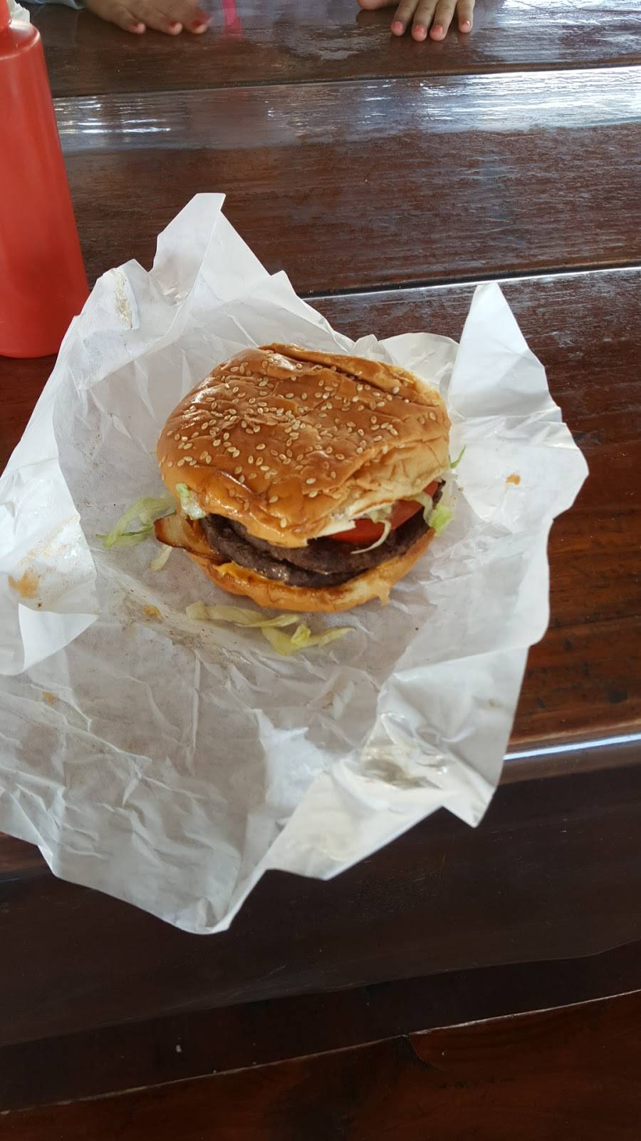 H & W Drive-In | restaurant | 121 W 16th St, Merced, CA 95340, USA | 2097228595 OR +1 209-722-8595