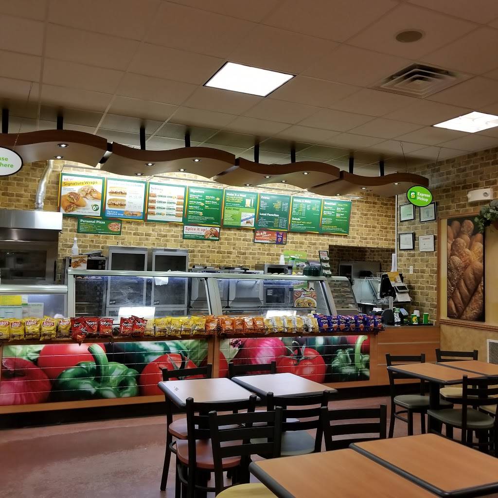 Subway Restaurants | restaurant | 445 E Linn St, Canton, IL 61520, USA | 3096474009 OR +1 309-647-4009