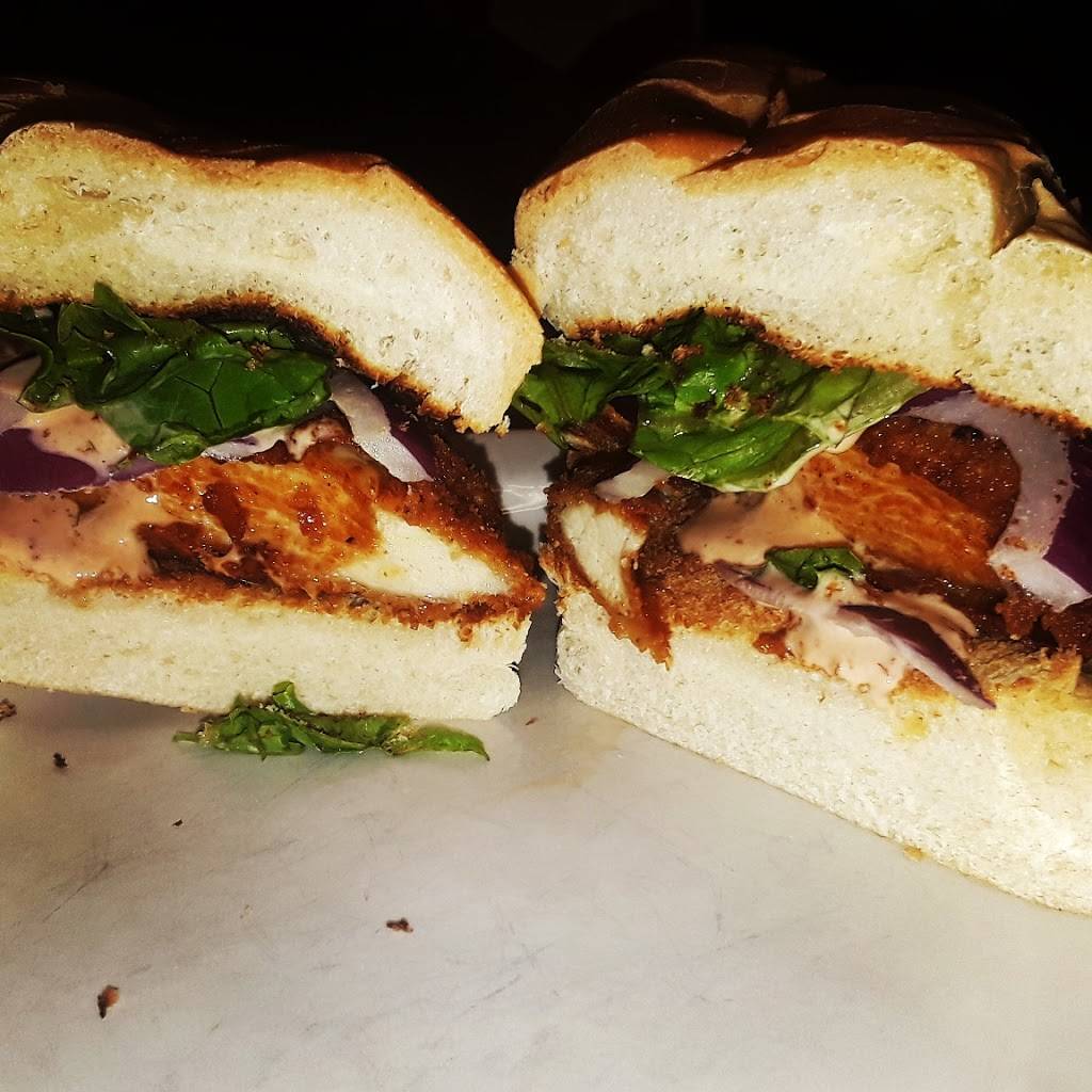 Joanies Pizzeria | restaurant | 2101 Menard St, St. Louis, MO 63104, USA | 3148651994 OR +1 314-865-1994