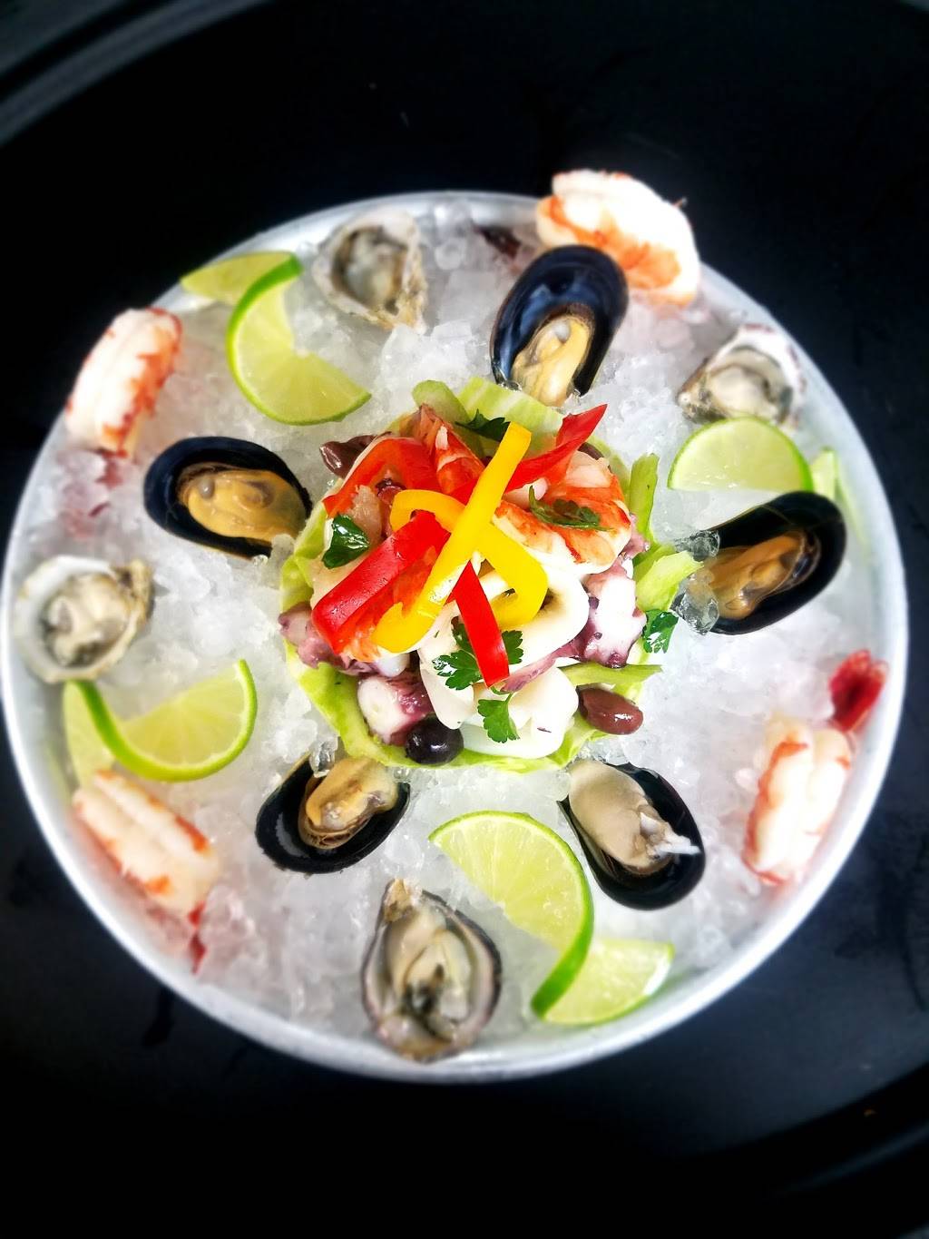 Carmines | restaurant | 1043 N Rush St, Chicago, IL 60611, USA | 3129887676 OR +1 312-988-7676