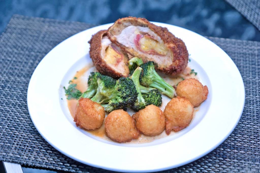 Tryst Gastro Lounge | night club | 240 Beach Dr NE, St. Petersburg, FL 33701, USA | 7278214567 OR +1 727-821-4567