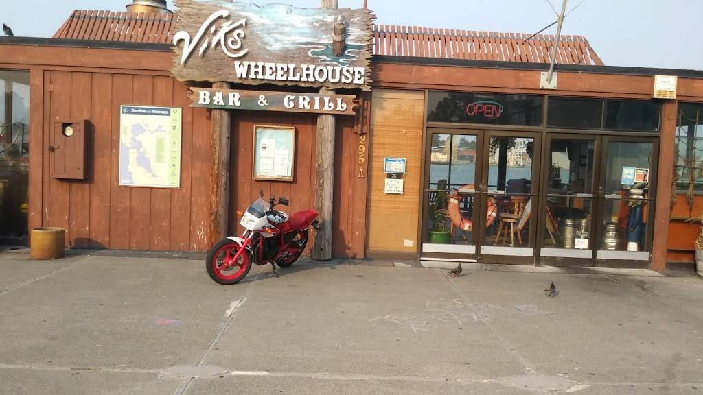 Viks Wheelhouse Bar & Grill | restaurant | 295 Mare Island Way, Vallejo, CA 94590, USA | 7076481966 OR +1 707-648-1966