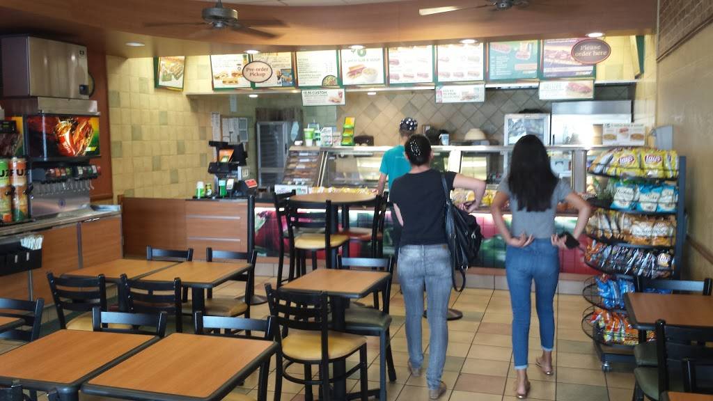 Subway Restaurants | restaurant | 6401 White Ln Suite 109, Bakersfield, CA 93309, USA | 6618336166 OR +1 661-833-6166