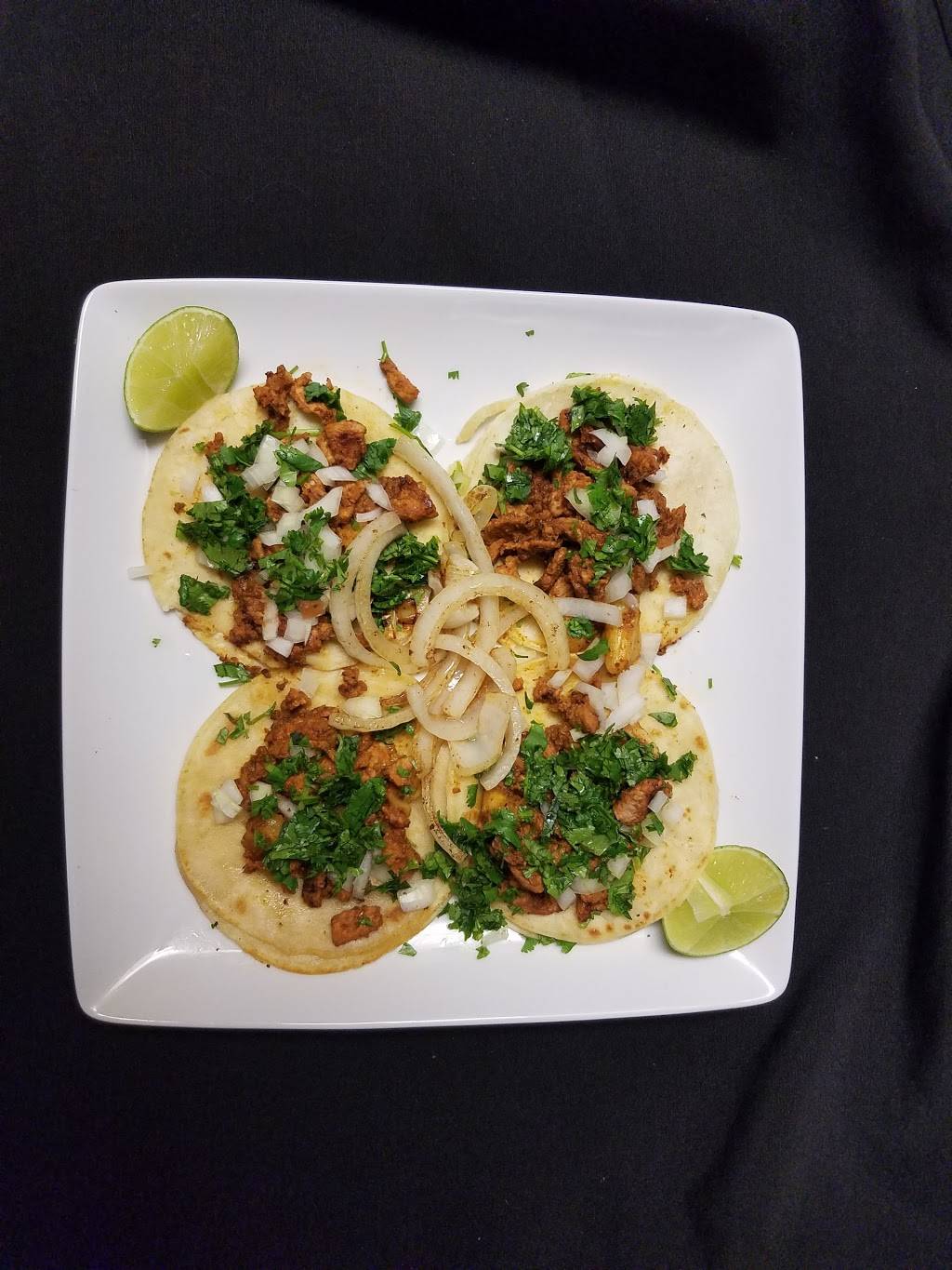 Los Molcajetes Taqueria | restaurant | 100 Knox Ct, Denver, CO 80219, USA | 3039340354 OR +1 303-934-0354