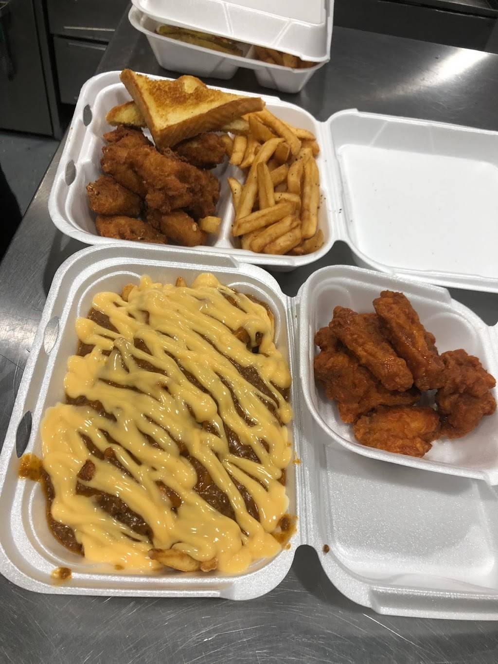 Chucks Coney Island | restaurant | 2932 E 10th St, Indianapolis, IN 46201, USA | 3174264945 OR +1 317-426-4945