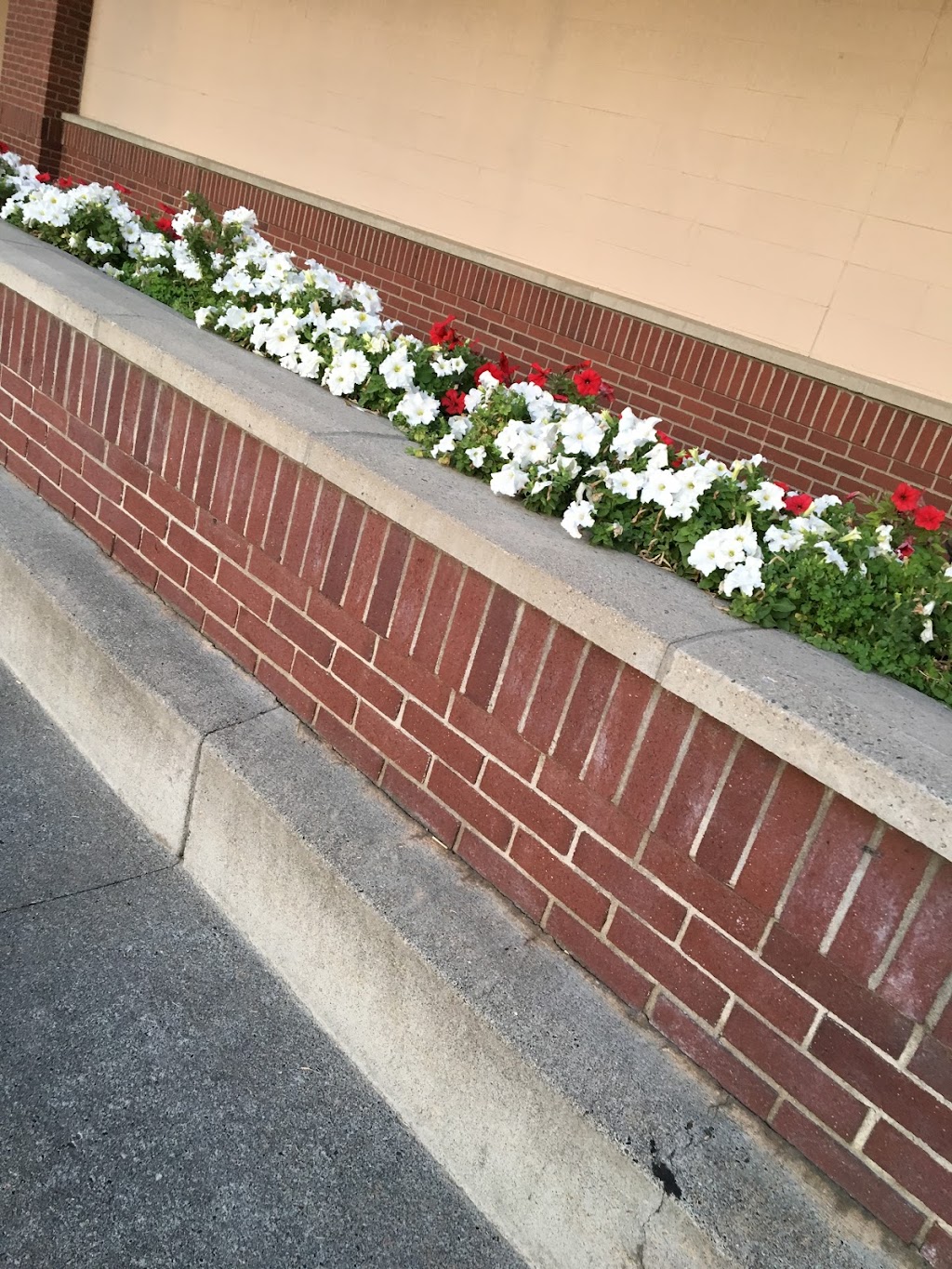 Airport Motel | restaurant | 2532 N 4th Ave, Pasco, WA 99301, USA | 5095428371 OR +1 509-542-8371