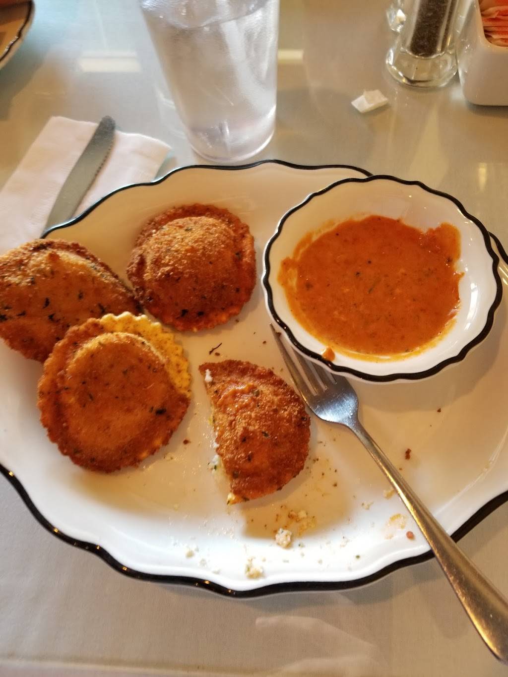 Pestos Persian & Italian Cuisine | restaurant | 566 S 5th St, Louisville, KY 40202, USA | 5025840567 OR +1 502-584-0567