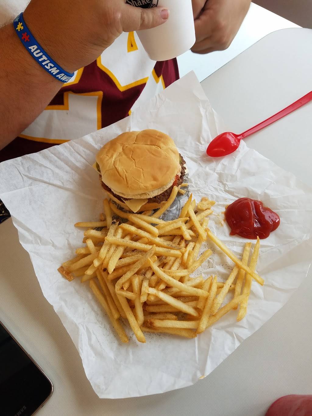 Steak n Shake | restaurant | 8100 Veterans Hwy, Millersville, MD 21108, USA | 4436853647 OR +1 443-685-3647