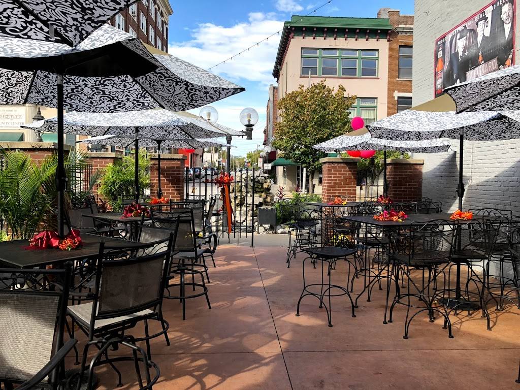 Chez Marilyn | night club | 119 W 3rd St, Alton, IL 62002, USA | 6184658071 OR +1 618-465-8071