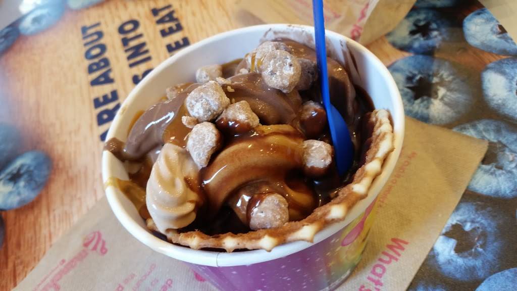 Menchies Frozen Yogurt | bakery | 16645 Sierra Lakes Pkwy, Fontana, CA 92336, USA | 9098543605 OR +1 909-854-3605