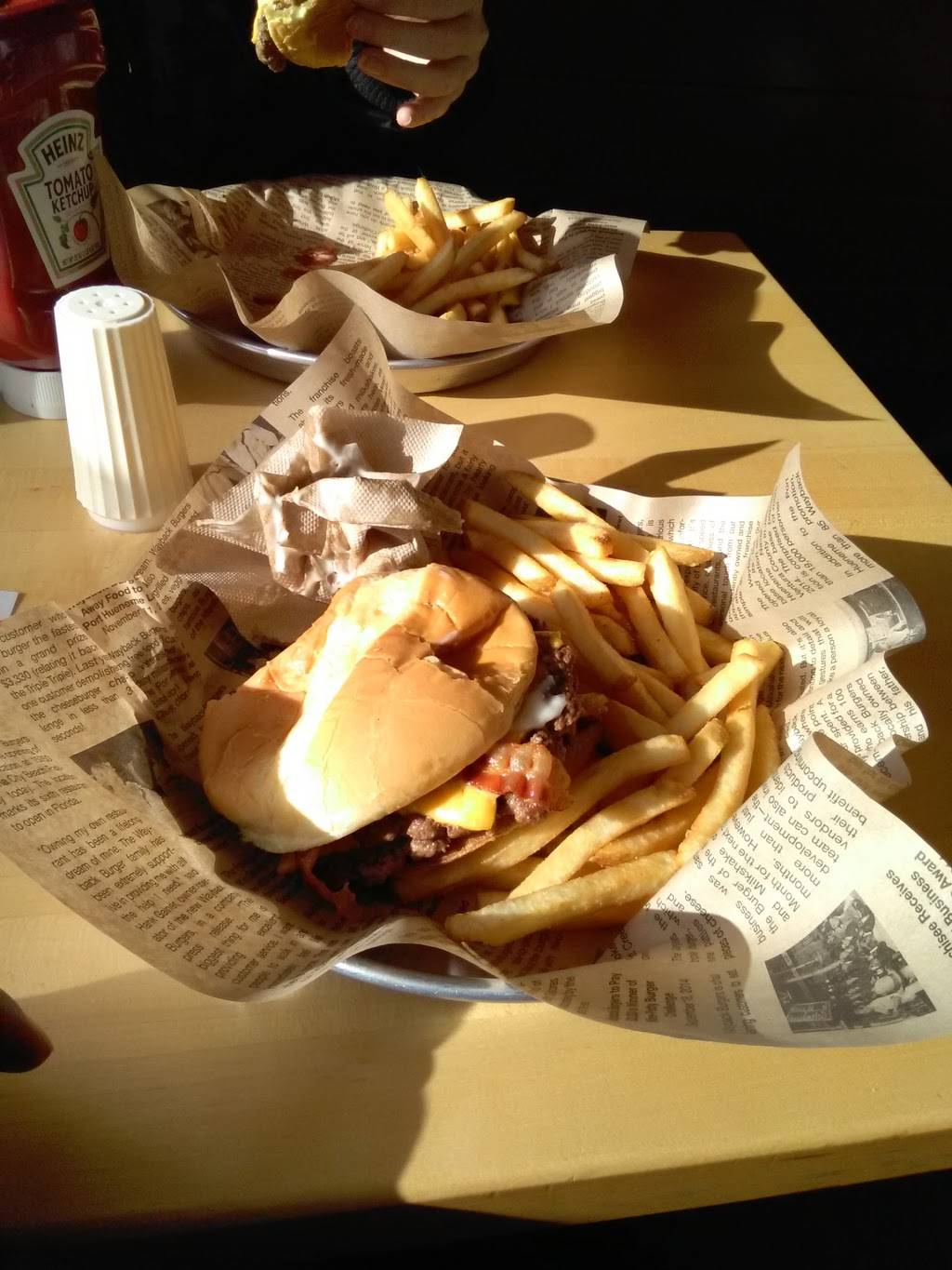 Wayback Burgers | restaurant | 1249 W Main St #11, Waterbury, CT 06708, USA | 2035273546 OR +1 203-527-3546