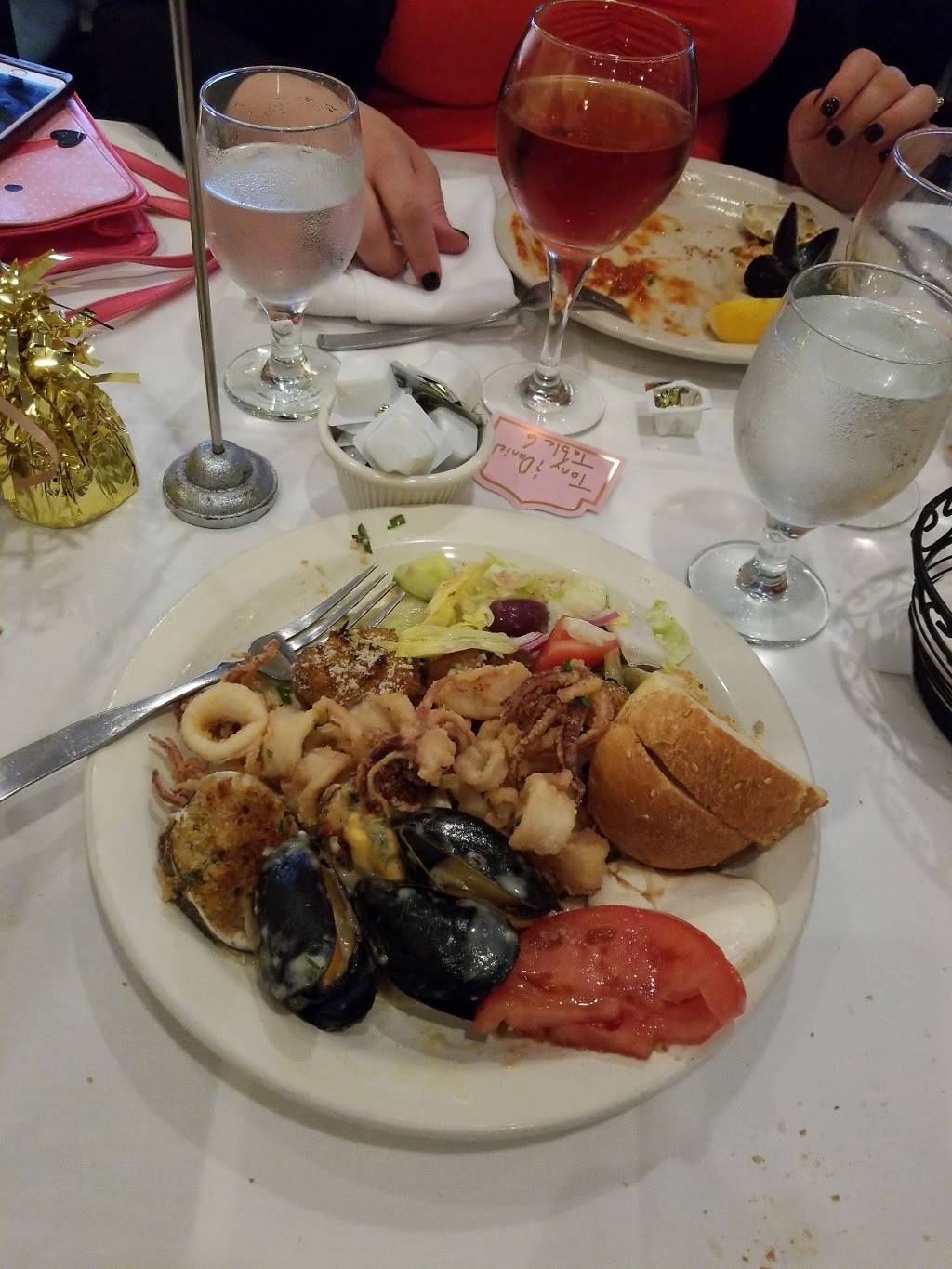 La Famiglia | restaurant | 641 Old Country Rd, Plainview, NY 11803, USA | 5169382050 OR +1 516-938-2050