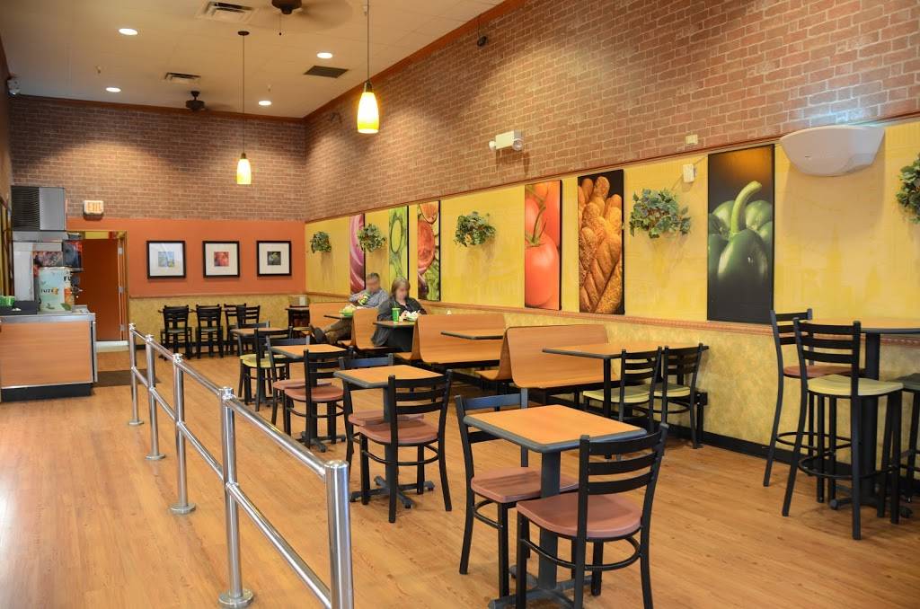 Subway | restaurant | 1626 TN-12 S, Ashland City, TN 37015, USA | 6157922075 OR +1 615-792-2075