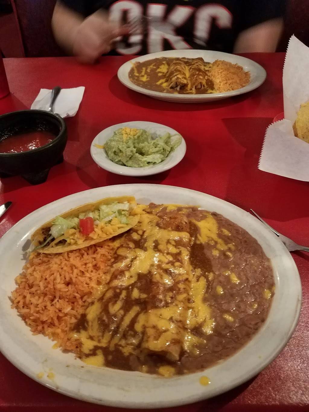 Poquito De Mexico | restaurant | 422 W Main St, Yukon, OK 73099, USA | 4053549902 OR +1 405-354-9902