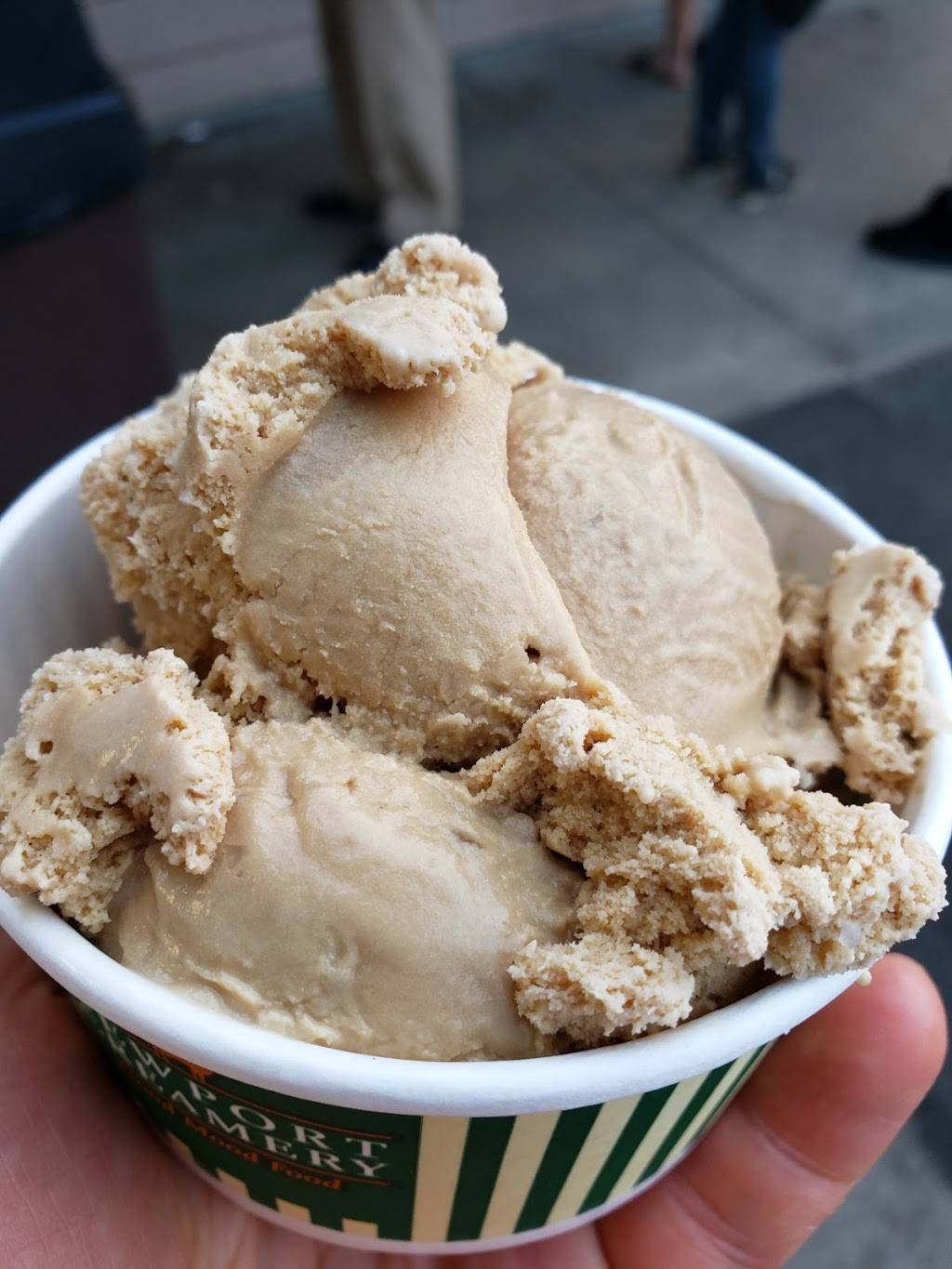 Newport Creamery | meal takeaway | 208 W Main Rd, Middletown, RI 02842, USA | 4018462767 OR +1 401-846-2767