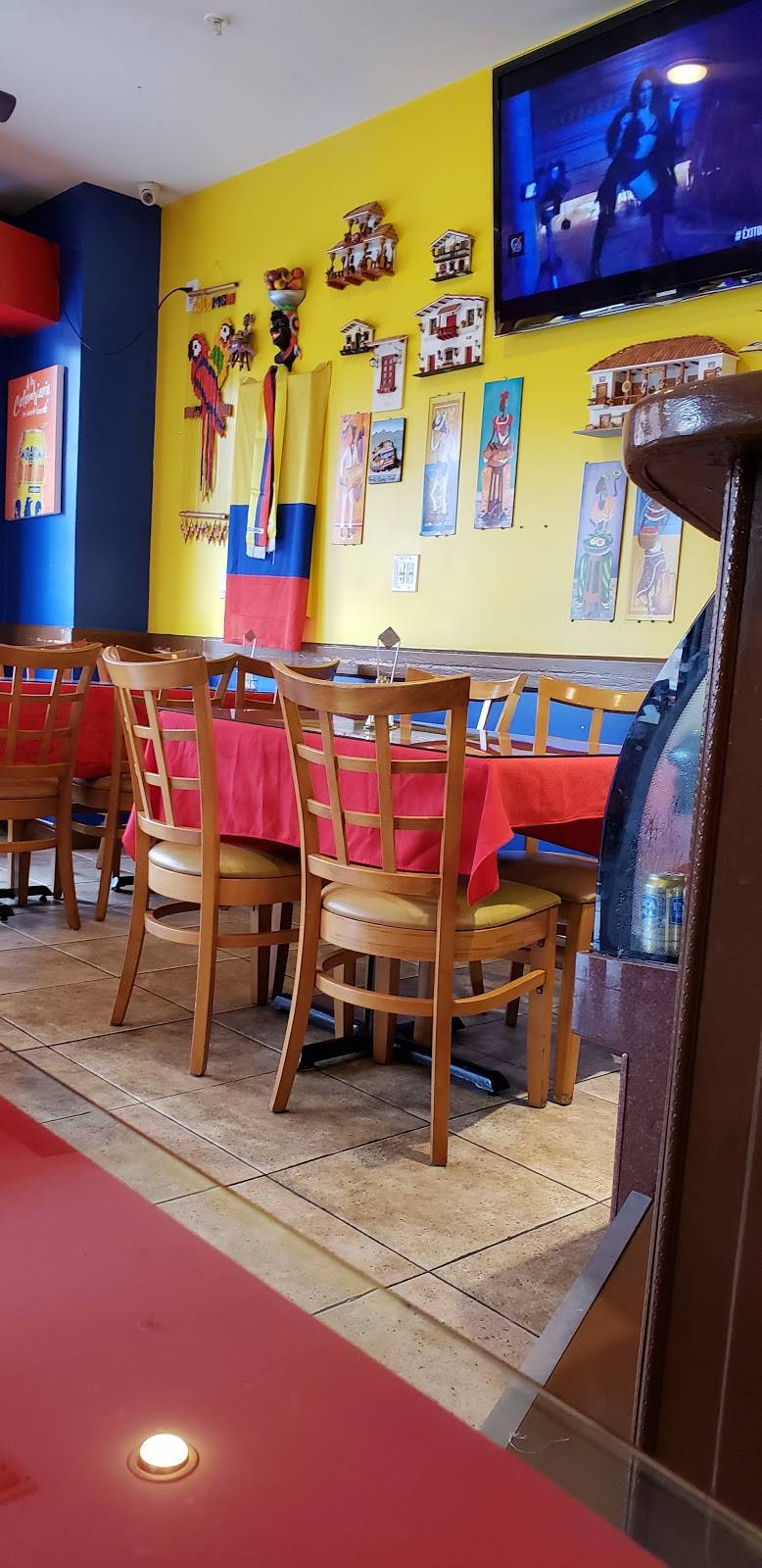 Pimpollo | restaurant | 32-39 Junction Blvd, East Elmhurst, NY 11369, USA | 7182055508 OR +1 718-205-5508