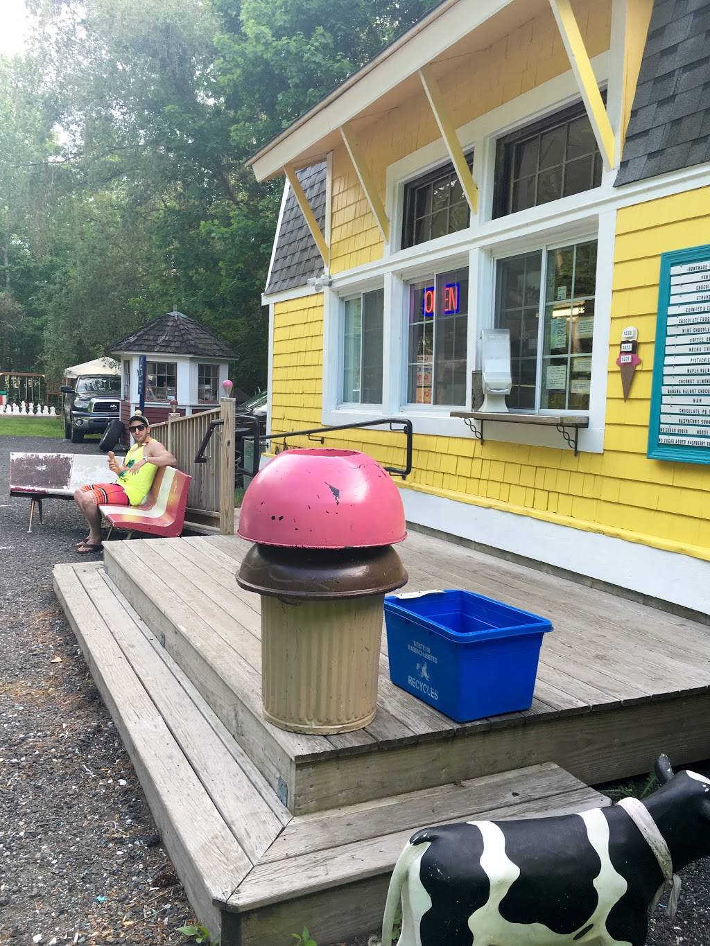 Local Lee Scooped Homemade Ice Cream | restaurant | 395 Laurel St, Lee, MA 01238, USA | 4132430025 OR +1 413-243-0025