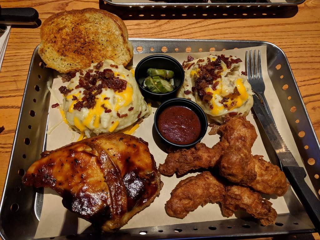 Chilis Grill & Bar | meal takeaway | 113 TX-114, Roanoke, TX 76262, USA | 8174901760 OR +1 817-490-1760