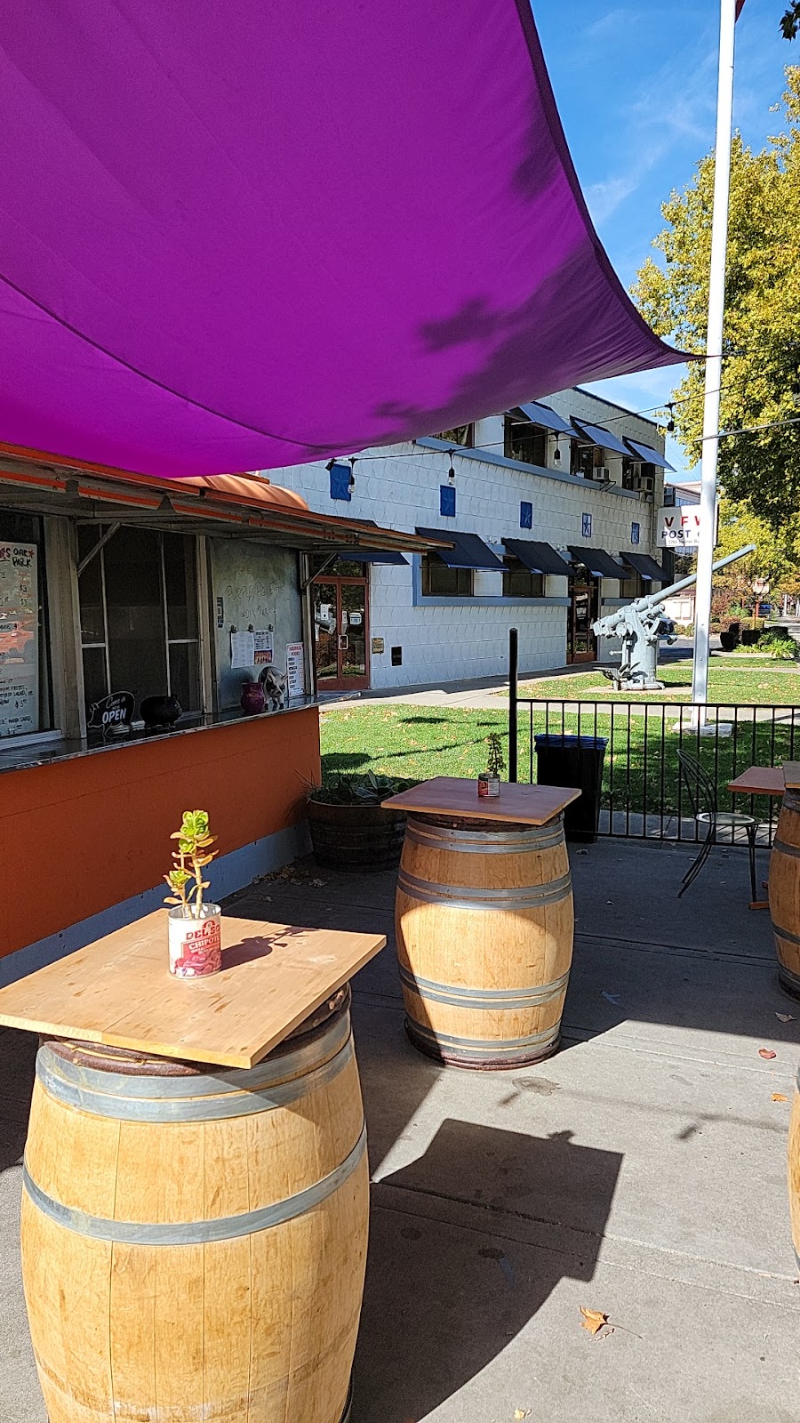 Purple Pig Eats Oak Park | restaurant | 2790 Stockton Blvd, Sacramento, CA 95817, USA | 9166786911 OR +1 916-678-6911