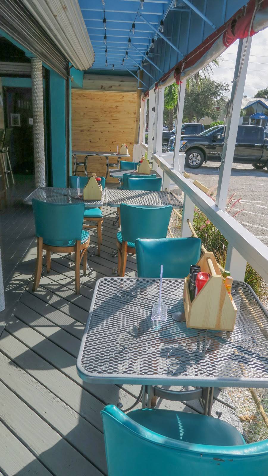 Beach Waves Grill | restaurant | 2300 Gulf Blvd, Indian Rocks Beach, FL 33785, USA | 7275933663 OR +1 727-593-3663