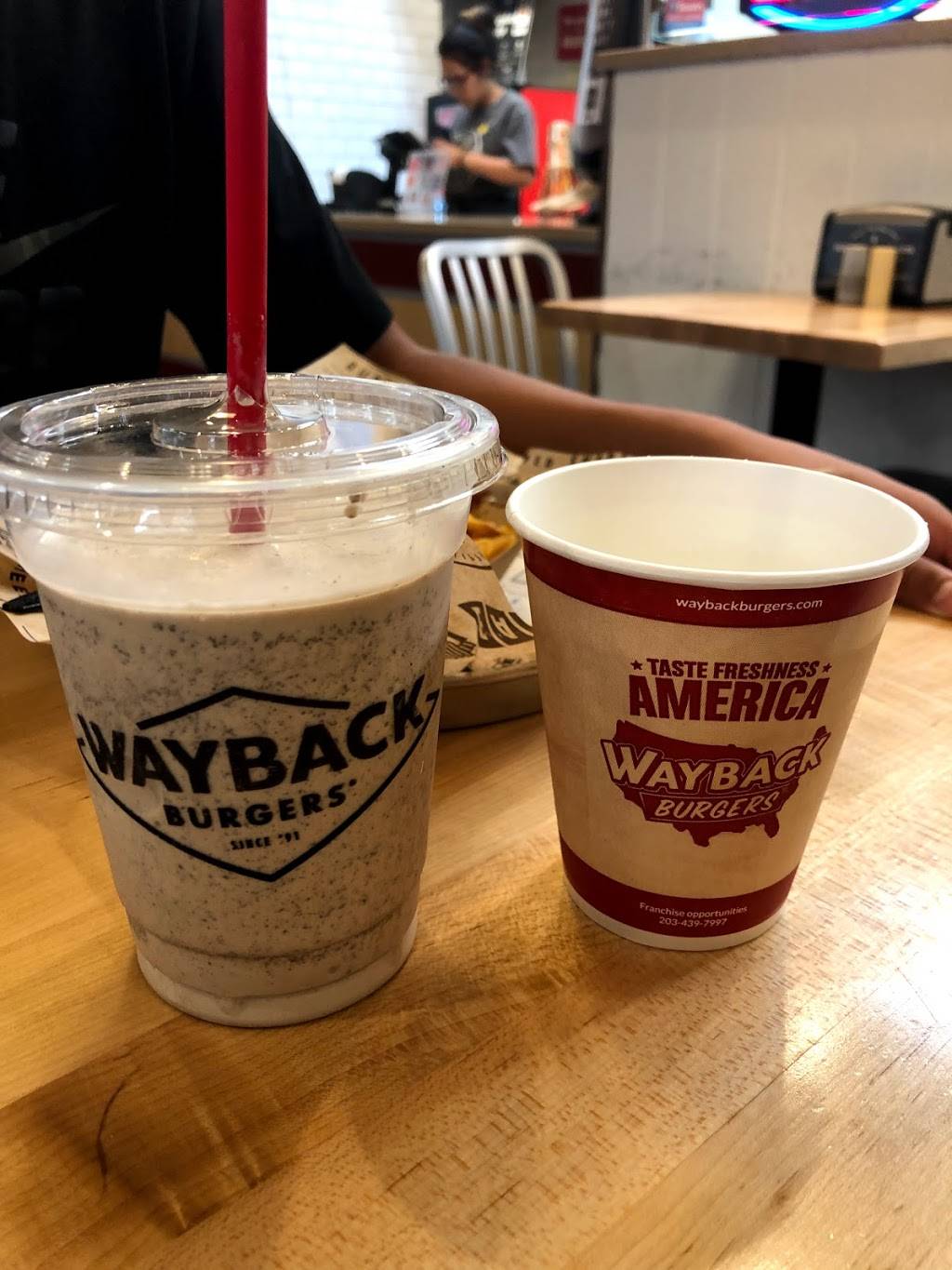 Wayback Burgers | restaurant | 17030 US-441, Mt Dora, FL 32757, USA | 3527351998 OR +1 352-735-1998