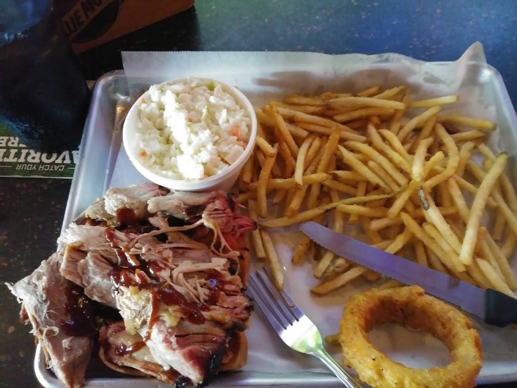 Shooters Bar & BBQ | restaurant | 113 E 1st St, OFallon, IL 62269, USA | 6186222227 OR +1 618-622-2227