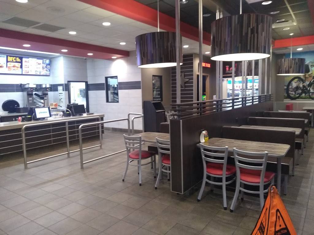 Hardees | restaurant | 188 N 30th Rd, Syracuse, NE 68446, USA | 4022692258 OR +1 402-269-2258