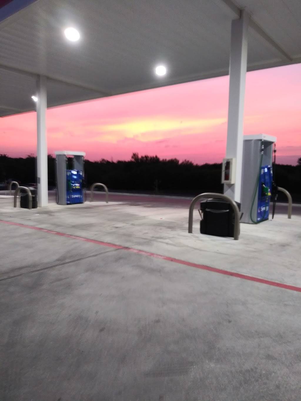 Big Wolf Market | restaurant | 10509 Marbach Rd, San Antonio, TX 78245, USA | 2104554867 OR +1 210-455-4867