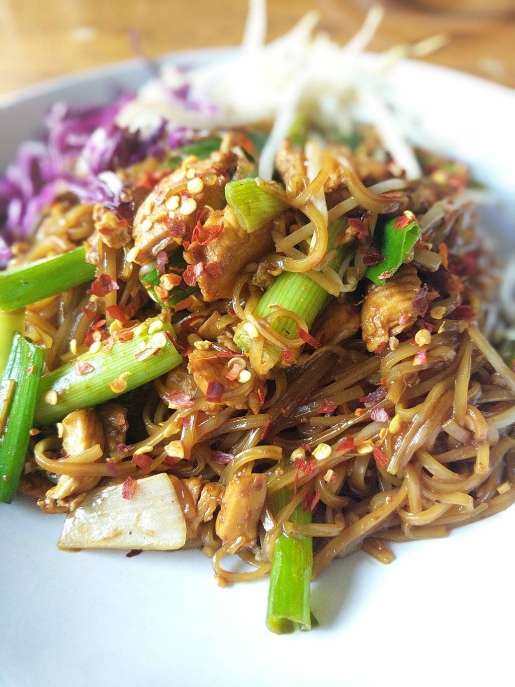 Yummy Thai | restaurant | 1418 W Taylor St, Chicago, IL 60607, USA | 3126330003 OR +1 312-633-0003