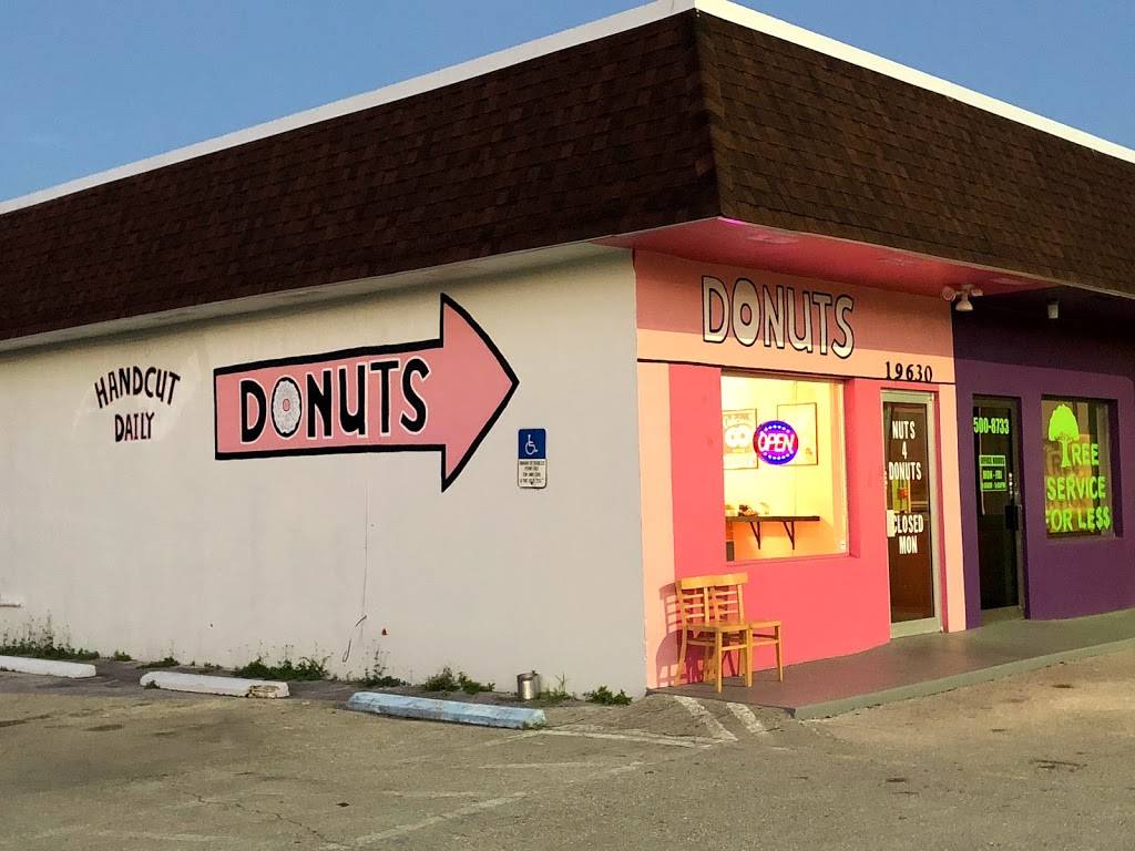 Nuts 4 Donuts | bakery | 19630 S Tamiami Trail, Fort Myers, FL 33908, USA | 2394320083 OR +1 239-432-0083