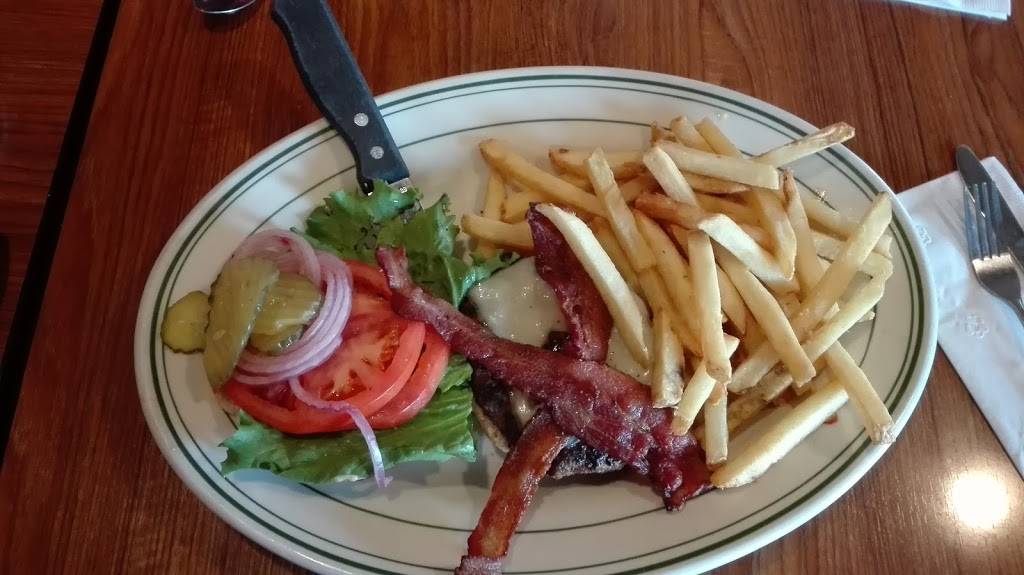 Lumberjacks | restaurant | 732 E Washington St, Petaluma, CA 94952, USA | 7077624095 OR +1 707-762-4095