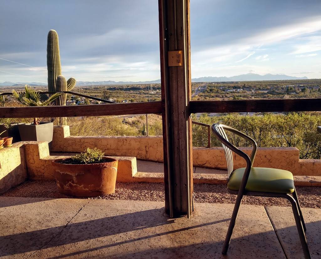 McGraws | restaurant | 4110 S Houghton Rd, Tucson, AZ 85730, USA | 5208853088 OR +1 520-885-3088