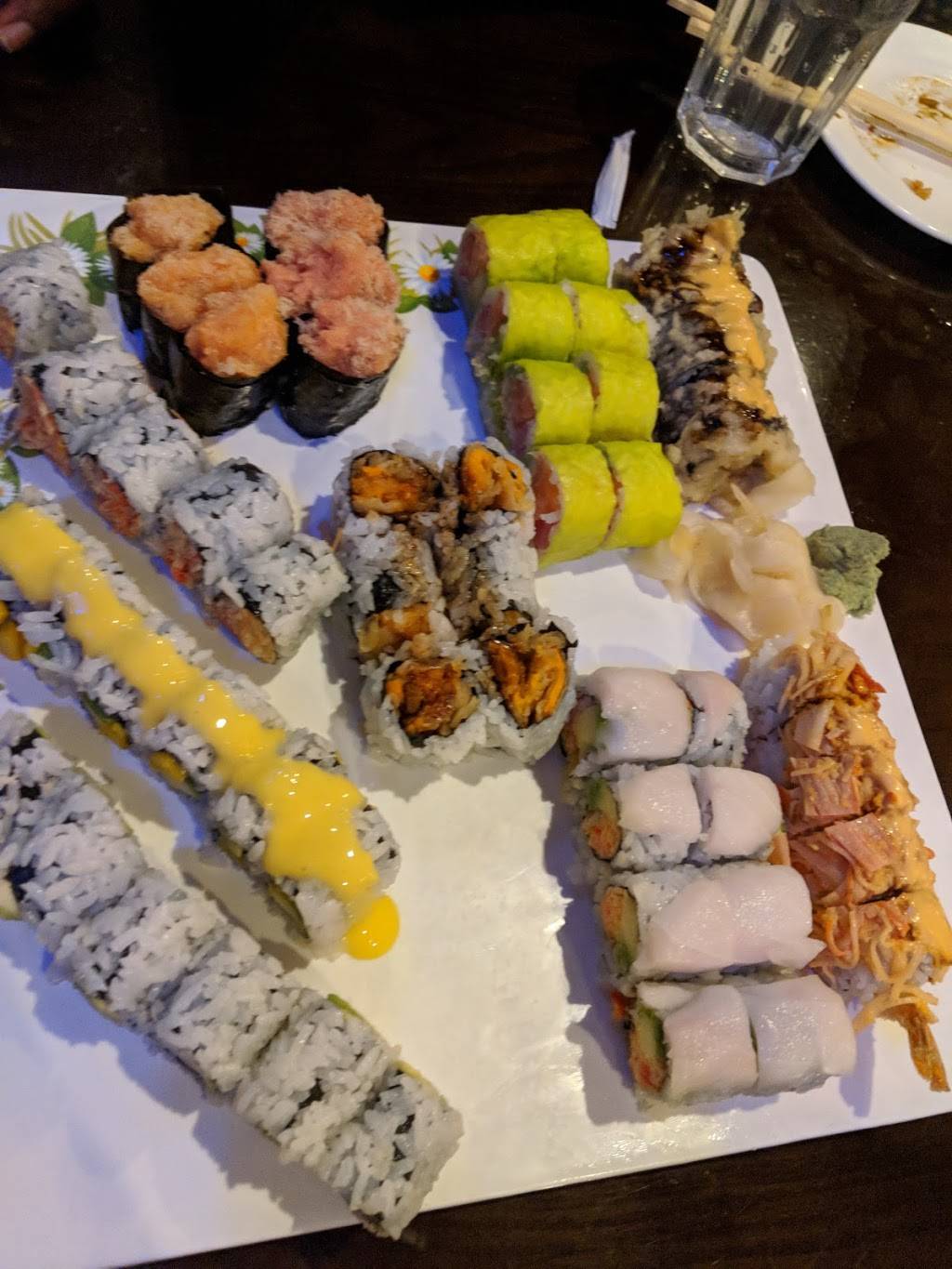 Sushi Express | restaurant | 220 Captain Thomas Blvd, West Haven, CT 06516, USA | 2039332888 OR +1 203-933-2888