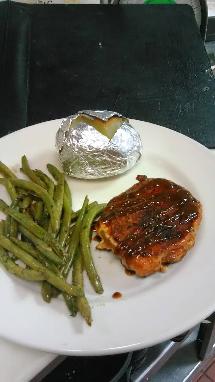 Charlies Bar And Grill | restaurant | 117 S Bridge St, Dimondale, MI 48821, USA | 5172357101 OR +1 517-235-7101