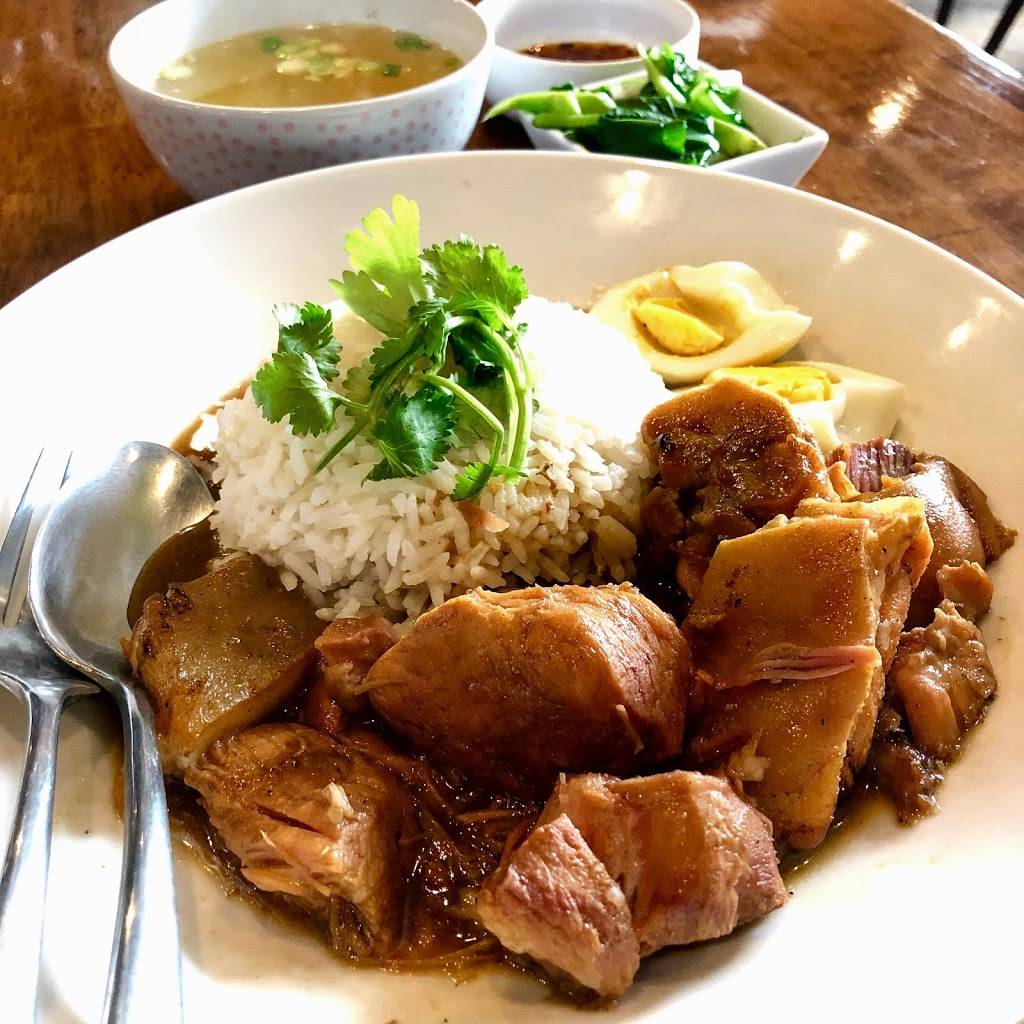 Kinnaree Thai Kitchen | restaurant | 2415 N Ashland Ave, Chicago, IL 60614, USA | 7736665455 OR +1 773-666-5455