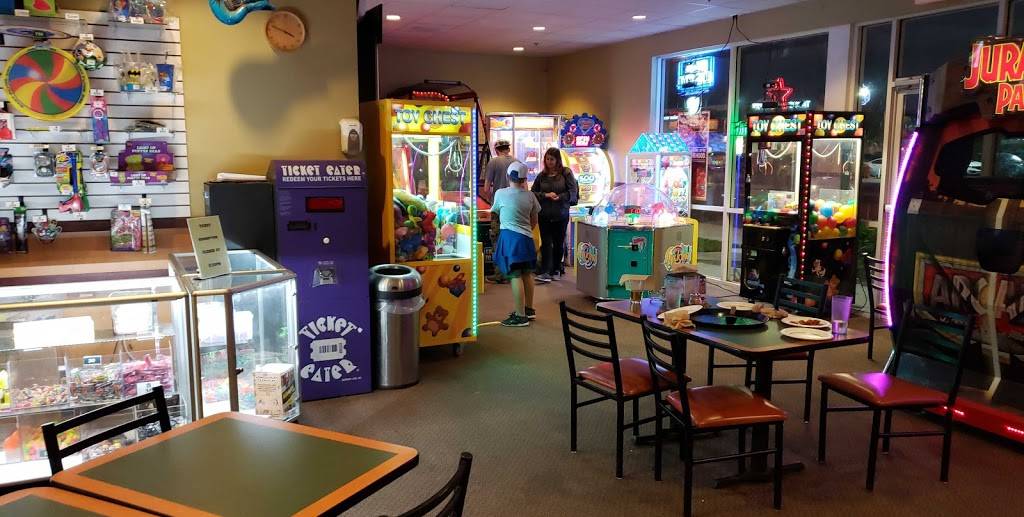 Round Table Pizza | meal delivery | 4400 Stevens Creek Blvd, San Jose, CA 95129, USA | 4089830900 OR +1 408-983-0900