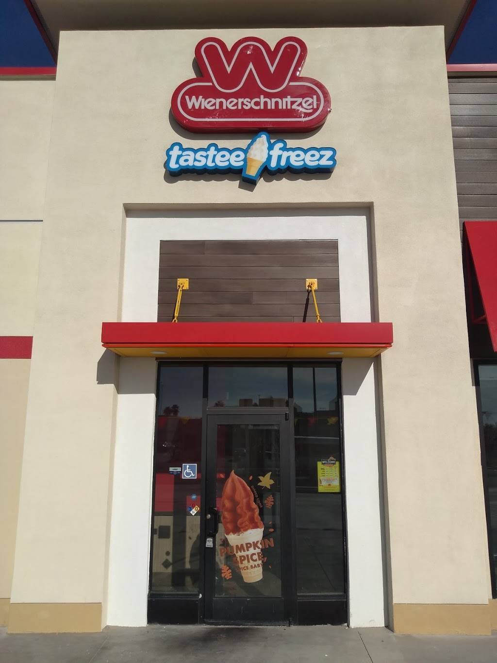 Wienerschnitzel | restaurant | 2650 N Perris Blvd, Perris, CA 92571, USA | 9519404256 OR +1 951-940-4256