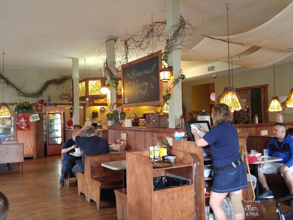 Woods snack bar | restaurant | 1151 Rue Main, Ayers Cliff, QC J0B 1C0, Canada | 8198381622 OR +1 819-838-1622