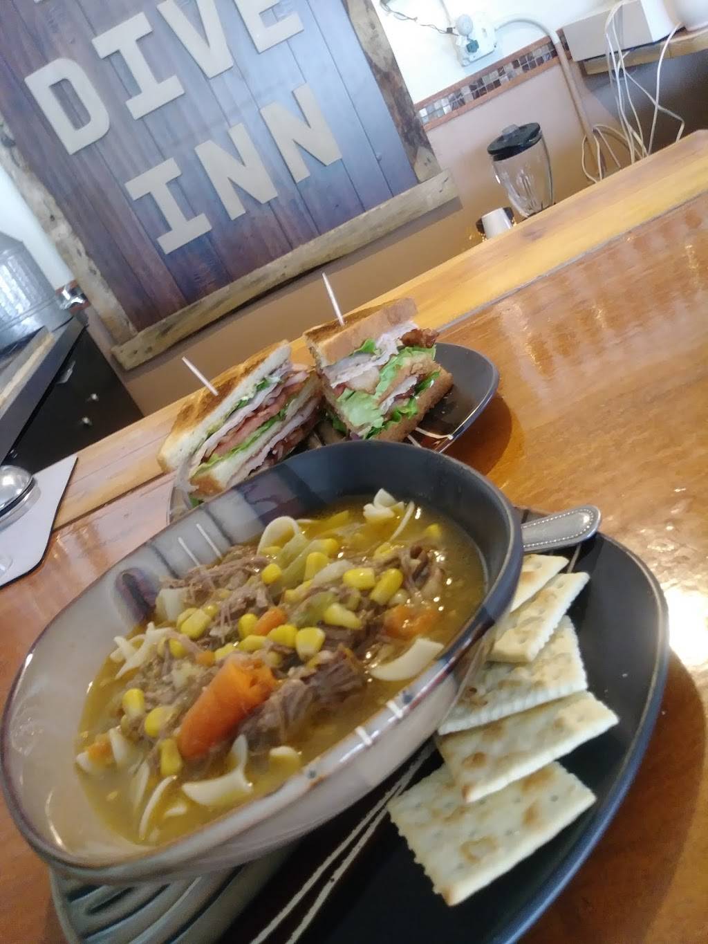 The Dive Inn | restaurant | 275 S Lake Shore Way, Lake Alfred, FL 33850, USA | 8632806860 OR +1 863-280-6860