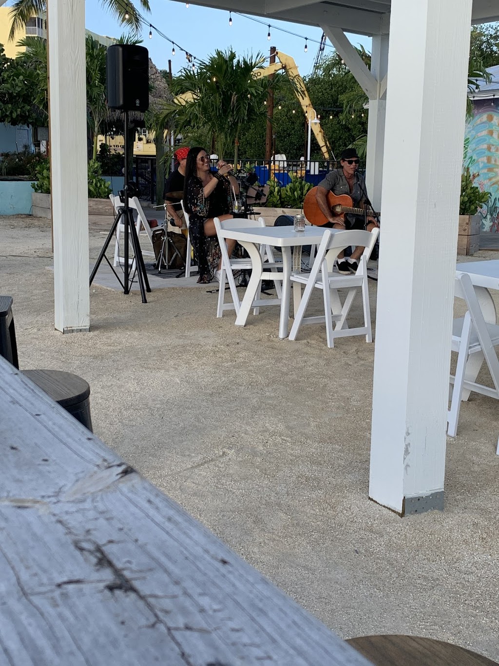 Blufins Bayside Bar and Grill | restaurant | 200 Florida Ave, Tavernier, FL 33070, USA | 3053062011 OR +1 305-306-2011