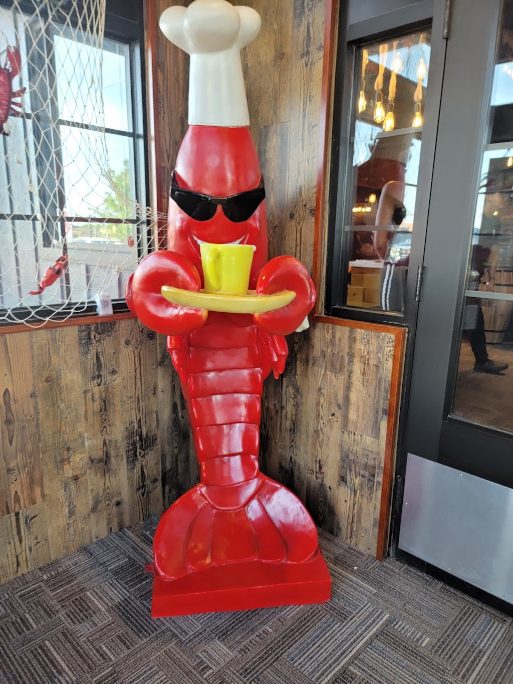 Hook & Reel Cajun Seafood & Bar | restaurant | 353 S Rock Rd, Wichita, KS 67207, USA | 3163589689 OR +1 316-358-9689