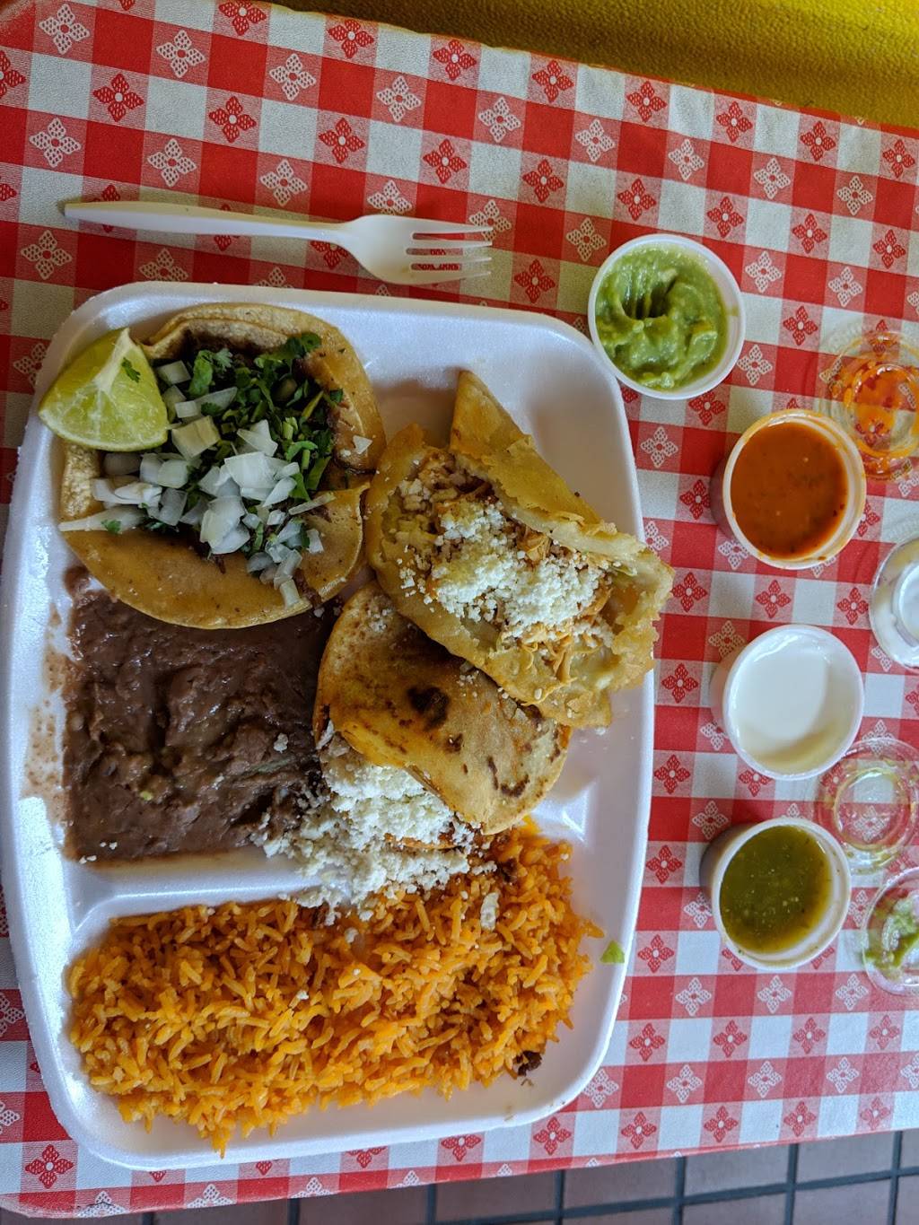 Cesar’s Tacos | restaurant | 3025 S Westmoreland Rd, Dallas, TX 75233, USA | 2143305003 OR +1 214-330-5003