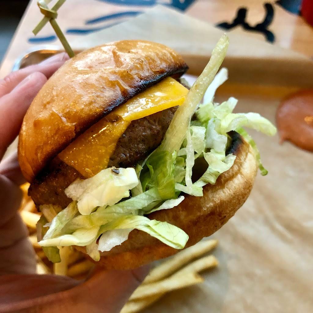 Little Big Burger - Austin | restaurant | 1630 E 6th St #100, Austin, TX 78702, USA | 5128615449 OR +1 512-861-5449