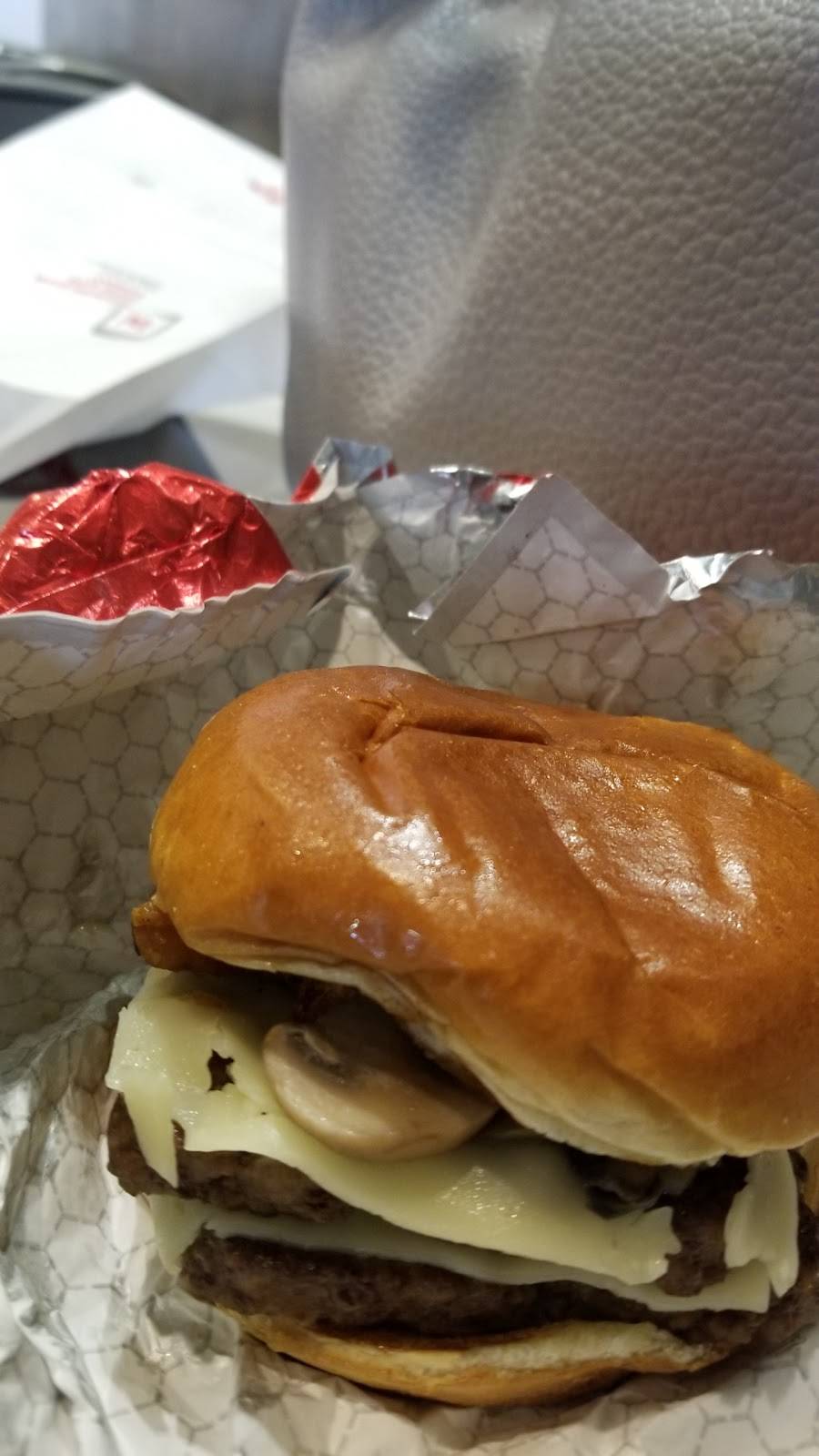 Wendys | restaurant | 5501 Birmingham Pkwy Concourse A, Charlotte, NC 28208, USA | 7043599214 OR +1 704-359-9214