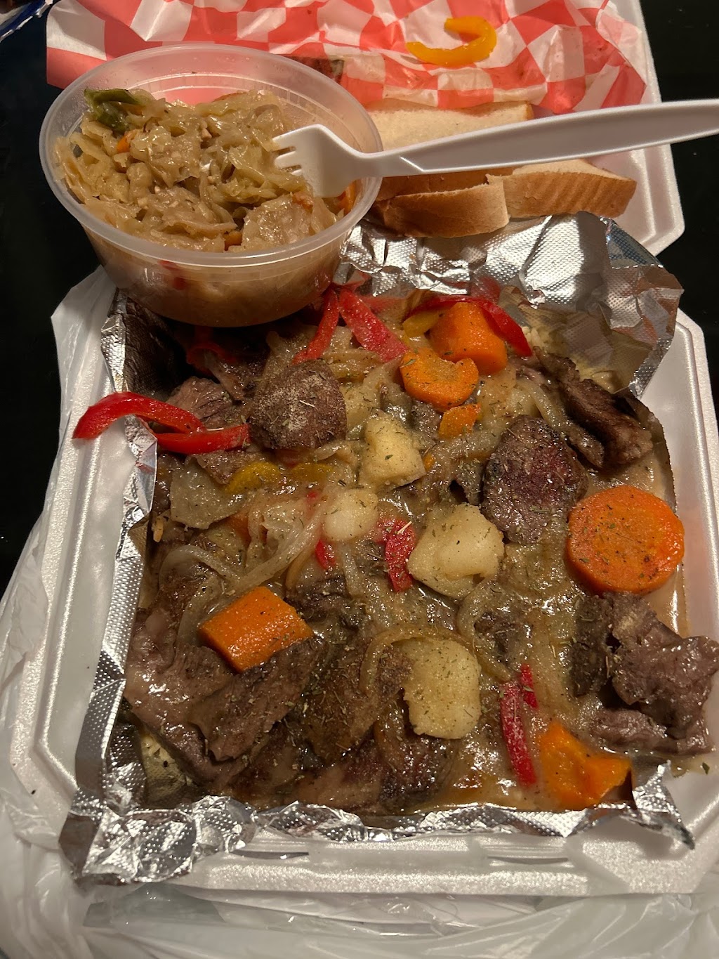 Sweet Tees Kitchen,llc | restaurant | 12716 Buckeye Rd, Cleveland, OH 44120, USA | 2169997119 OR +1 216-999-7119