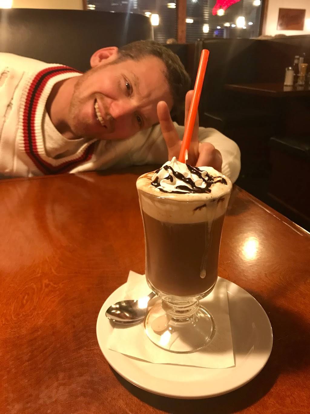 Dunns Famous Bank Street Deli | restaurant | 2679 Bank St, Gloucester, ON K1T 1N1, Canada | 6132477771 OR +1 613-247-7771