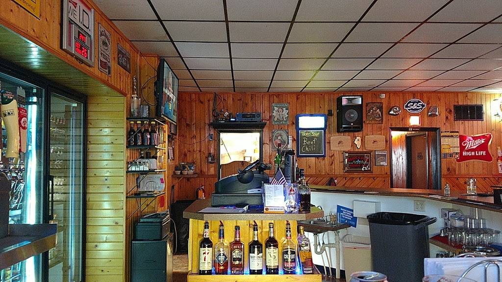 Brick Pit House | restaurant | 107 N Main St, Rosholt, WI 54473, USA | 7156774740 OR +1 715-677-4740